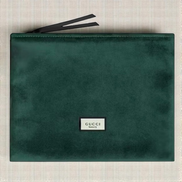 GUCCI Green Velvet Limited Edition Beauty Pouch - Picture 1 of 4